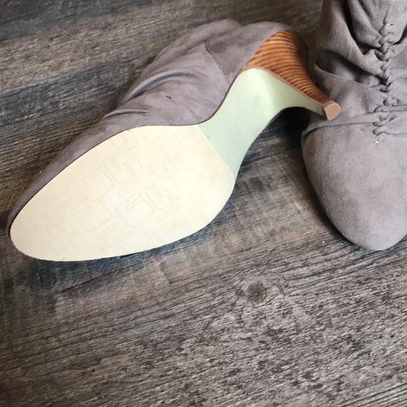 🔥🔥🔥Unisa suede booties! NWOB🔥🔥🔥 - Picture 3 of 5